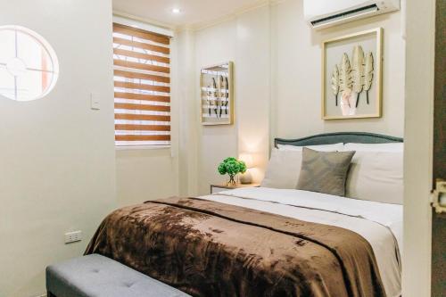 a bedroom with a large bed and a window at Rubi's House in Ilayang Talim