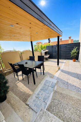 Pinny Apartment
