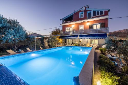 Holiday house with a swimming pool Opuzen, Neretva Delta - Usce Neretve - 8818