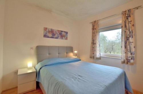 Apartments with parking space Fazana - 22974