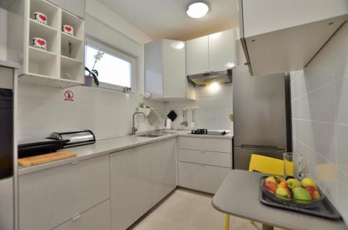 Apartments with parking space Fazana - 22974