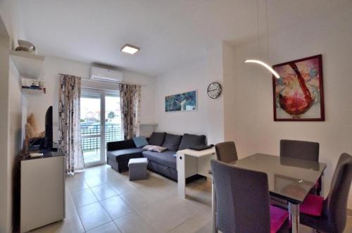 Apartments with parking space Fazana - 22974