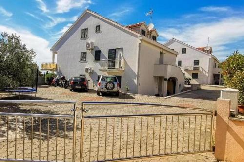Apartments with swimming pool Milna, Brac - 24929
