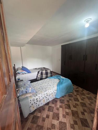 a bedroom with two beds in a room at Granja Bagdá in Araras Petropolis