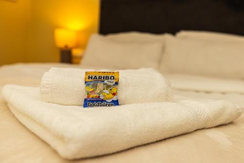 a pile of towels on top of a bed at Gasper Business & Garden Hotel in Raunheim