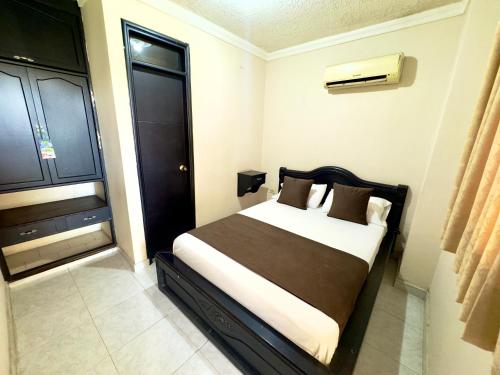 a bedroom with a bed in a room at Hotel Buenavista Valledupar in Valledupar