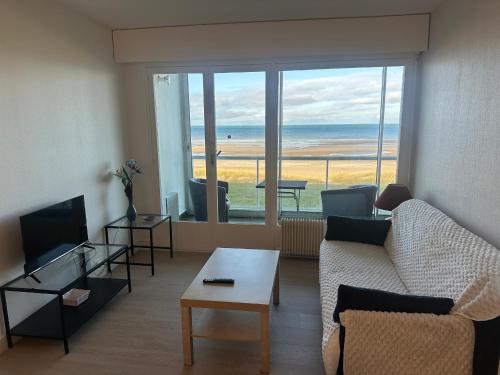 Appartement Varaville: Face à la mer avec loggia et parking privé, 4 pers. - FR-1-487-306