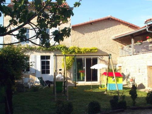 Maison indépendante en pierre, 3 chambres, WiFi et Parking près de Villefagnan - FR-1-653-47
