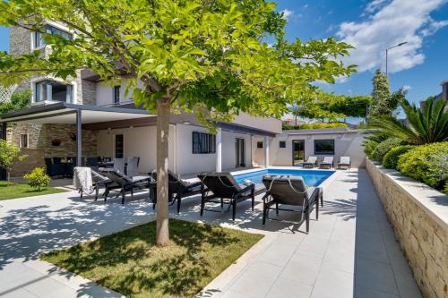 Luxury Villa Lucas with heated pool, whirlpool, sauna, 14 pax