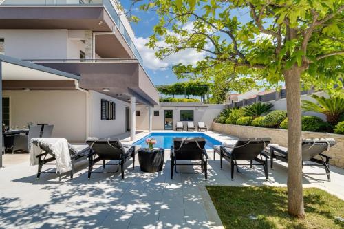 Luxury Villa Lucas with heated pool, whirlpool, sauna, 14 pax