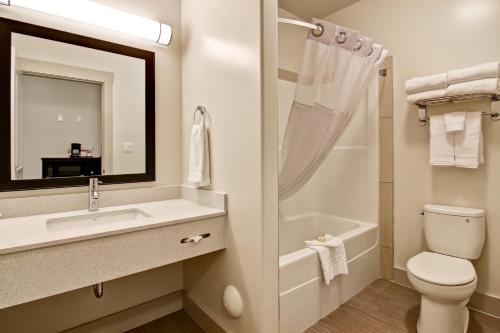 Bilik mandi di Chateau Nova Yellowknife