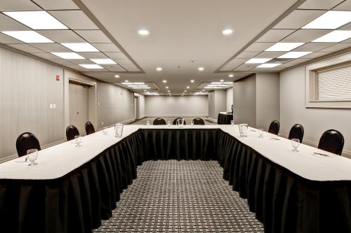 สิ่งอำนวยความสะดวกทางธุรกิจและ/หรือห้องประชุมที่ Chateau Nova Yellowknife