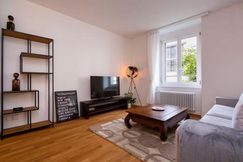 Gemini Zurich Apartment 1A - Downtown 2BR Deluxe Apt