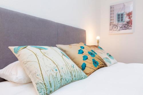 Gemini Zurich Apartment 1A - Downtown 2BR Deluxe Apt
