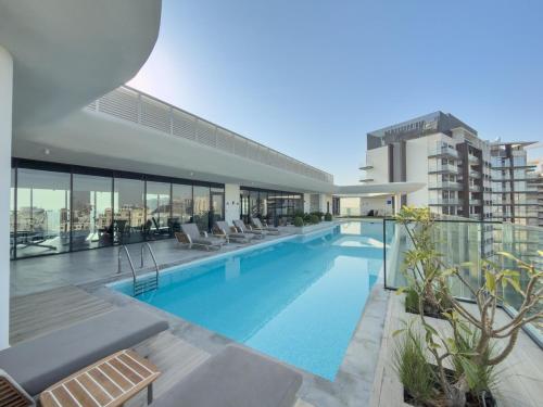 Chic Pool-View Studio Oxford Gardens by Czechin