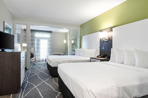 Clarion Inn Willow River — Bedroom