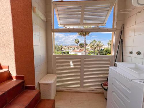 El ático de Alicia con terraza panorámica a pie de playa