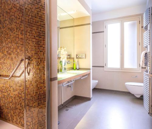 a bathroom with a toilet and a sink and a mirror at Maison Spada in Venice