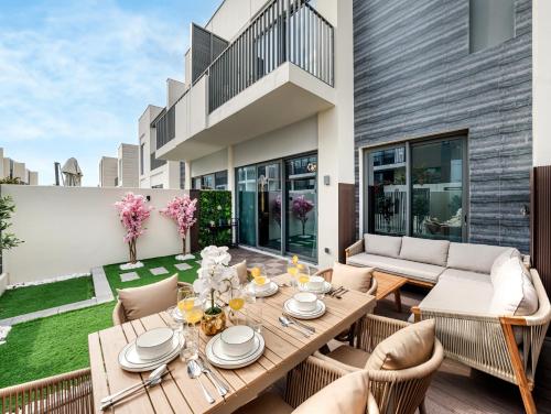 4BR Villa in Resort-Style Gated Community with Lazy River in Arabian Ranches 3