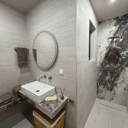 Maison De Luxx A12 Central Luxury Apartment