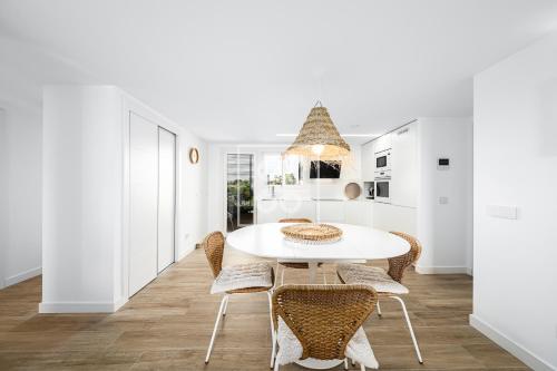 Beachfront Bliss apt, with heated pool, by OYOOSTAYS