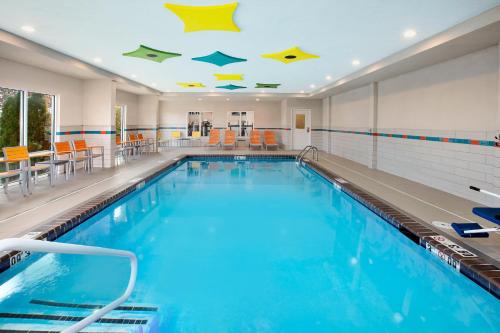 a large swimming pool with a large swimming pool at Hampton Inn North Little Rock McCain Mall, AR in North Little Rock