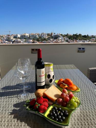 Foto Apartment Alpha - 2 Bedrooms, Private Rooftop Patio with Hot Tub, BBQ and View 4