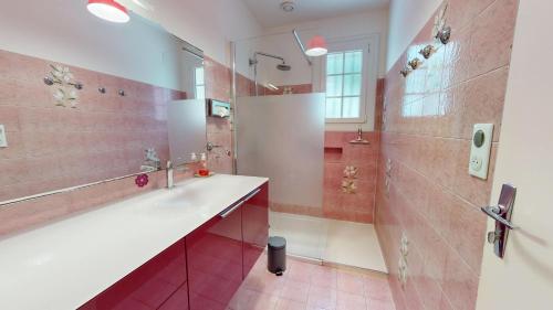 a bathroom with a sink and a shower at Villa des Oceanides in Saint-Gilles-Croix-de-Vie