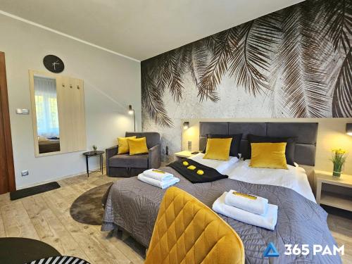 a bedroom with two beds with yellow pillows at 365PAM - Studio Dominikańska Szóstka - Z PARKINGIEM W CENIE, KRYTY BASEN W OBIEKCIE in Sianozety