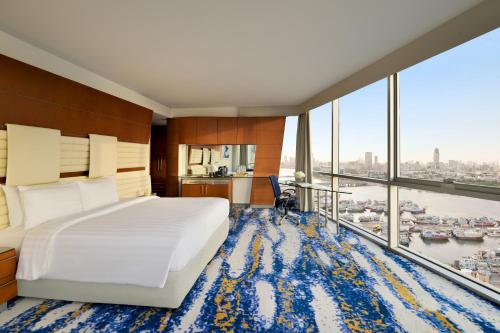 Mövenpick Dubai Creek — Sea view