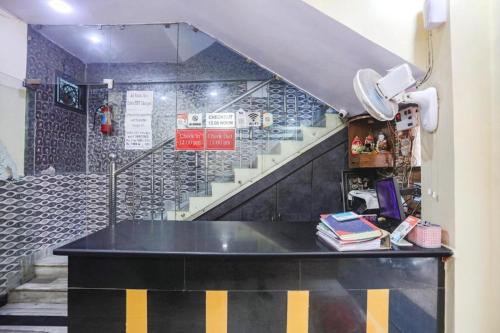 a counter in a room with a staircase at RROOMS Elite Hotel Kanha Cassic in Kānpur