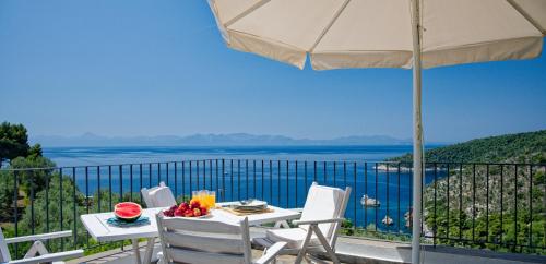 Villa Natura,infinity pool villa overlooking the Aegean
