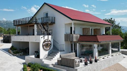 a house with a clock on the side of it at HOSTEL B&B Mama Mia - Budgetverblijf in Zaton Obrovački