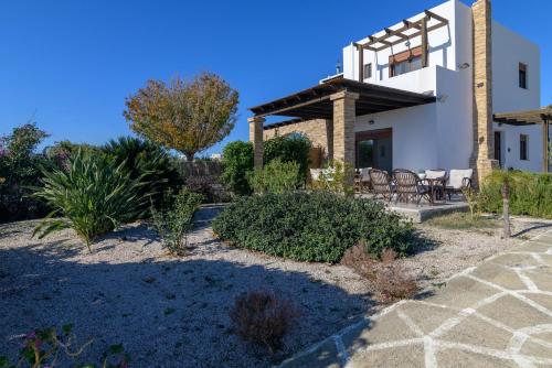 a view of the house from the garden at Villa Nastazia in Kiotari