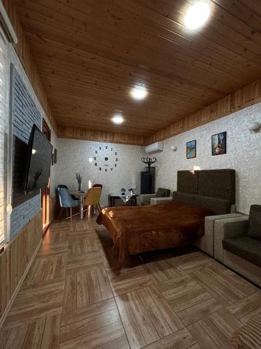 Mountain Hearth tesisinde bir televizyon ve/veya eğlence merkezi