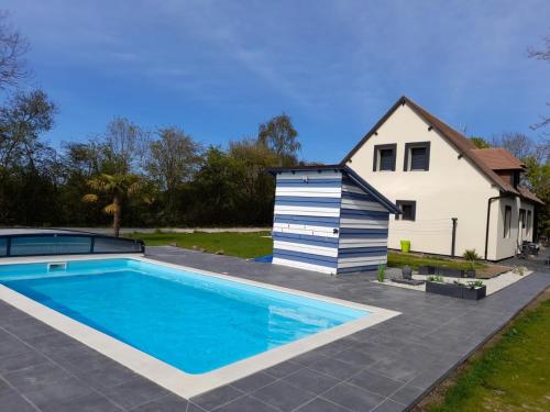 Belle maison avec piscine chauffée à partir de mi avril proche de la plage