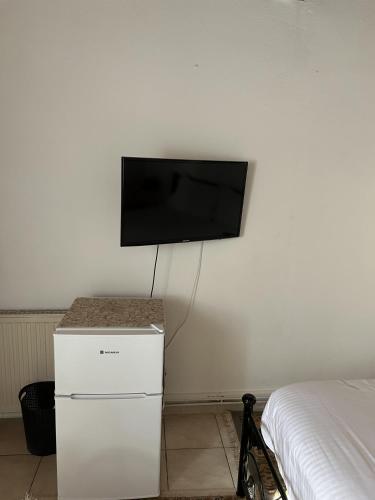 George's Room Halandri