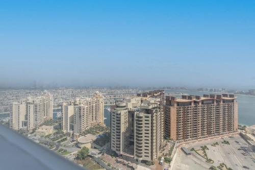 Free housekeeping visits during your stay - Free housekeeping visits during your stay - StayShort - Romantic Sea View Retreat in Palm Jumeirah