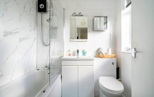 a bathroom with a toilet and a sink and a shower at A Home from Home -2 Bed Flat & Free Driveway Parking in Ascot