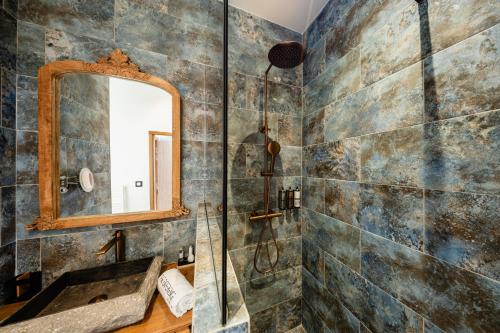 a bathroom with a sink and a mirror at Villa de Luxe avec Piscine privée chauffée-3 Chambres-Sud Sauvage in Petite Île