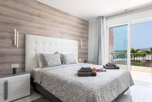 Modern 4 bedroom villa in Costa Adeje