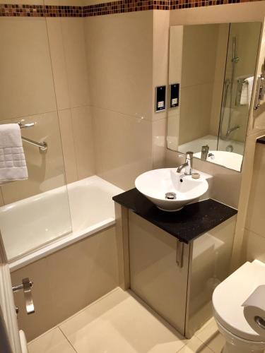 Beaufort House - Knightsbridge — Bathroom