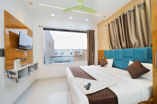 a bedroom with a large bed and a window at Hotel Yash Palace in Agra
