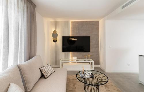 Stunning Contemporary 3-Bedroom Corner Apartment in the Idyllic Oasis 325, Estepona