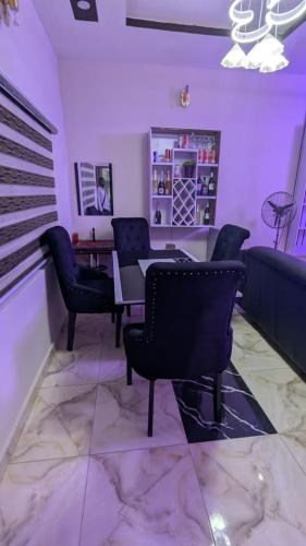 a living room with chairs and a table and a couch at Lux 3bedroom apartment in Okunola