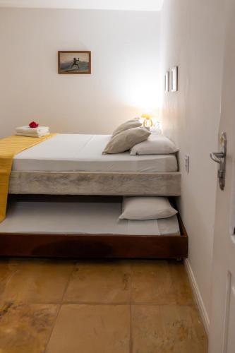 a bedroom with two beds in a room at casa jasmin in Jericoacoara