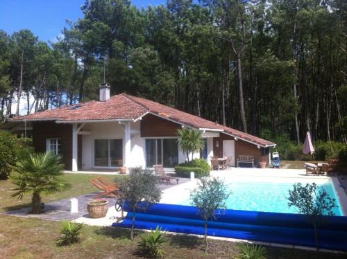 Villa de standing avec piscine privée