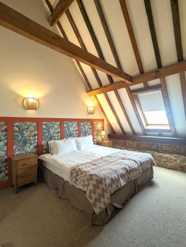a bedroom with a large bed in a room at Kingfisher Barn in Abingdon