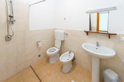 a bathroom with a toilet and a sink at Casa Schmidt in Vulcano