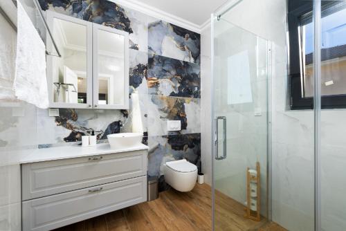 Luxury Villa Laura with Jacuzzi in Malinska